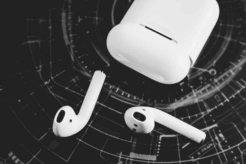 Apple AirPods (2nd Gen)